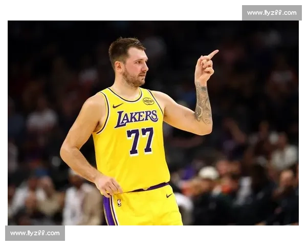 湖人勇士巅峰对决全场集锦回顾巨星表现引爆赛场关键时刻攻防博弈